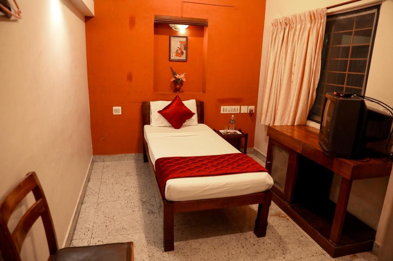 Ram Guest House Pondicherry Bagian luar foto