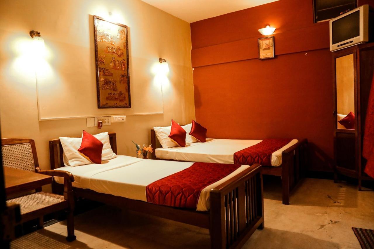 Ram Guest House Pondicherry Bagian luar foto